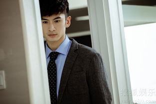 張?jiān)讫堊罱谂氖裁磻? src="http://www.igztz.com/uploads/allimg/200804/1930012559-2.jpg"/></div>
<p>可是一天一個(gè)帶給她厄運(yùn)的美少年葉海出現(xiàn)在她生活中,葉海不僅和莫涼所負(fù)責(zé)的海洋能源實(shí)驗(yàn)項(xiàng)目作對(duì),還告訴安菲她曾是自己的妻子,兩人有共同保護(hù)海洋的職責(zé)。</p>
<div><img alt=