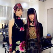 小彩旗和楊麗萍什么關(guān)系