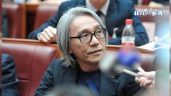 周星馳為什么滿頭白發