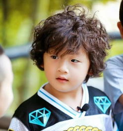 鄒明軒為什么卷頭發(fā)