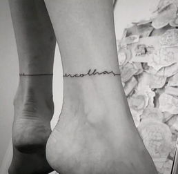 于小彤腳踝紋身是什么