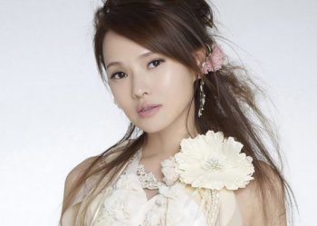 伊能靜有多少財產