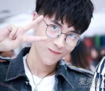 楊非同袁嘉藝為什么姓不同