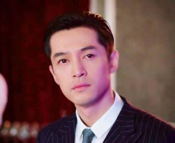 胡歌的眼睛為什么有疤