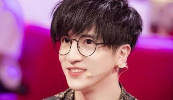 許嵩是薛之謙的老板嗎