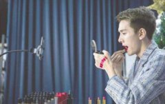 李佳琦怎么火的