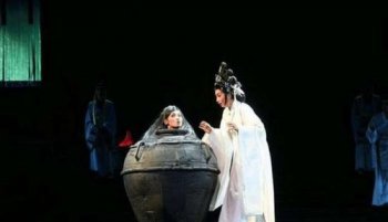 戚夫人被做人彘是哪集