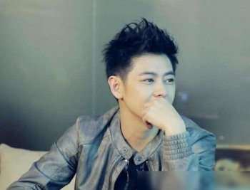 林志穎和何炅誰出道早