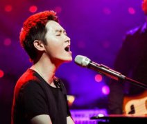 梁博的男孩原唱是誰