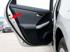 豐田雷凌兒童鎖在哪里