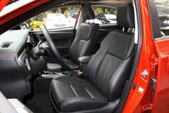 豐田雷凌后座怎么放倒