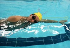 自由泳如何換氣