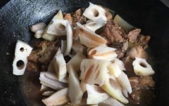 豬扇子骨是什么部位，和排骨比起來哪個好吃