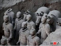 秦始皇陵兵馬俑2號坑靈異事件，發現一個老人躺在地上一動不動