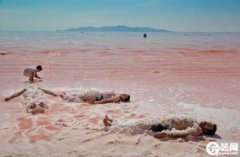 揭秘伊拉克血湖真相,湖水一片血紅而且顏色從未變淡過