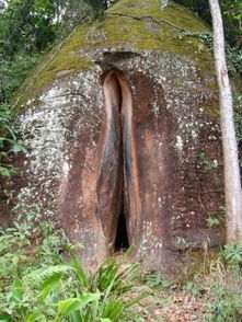 廣東韶關丹霞山陰陽石,中國十大最令人臉紅的奇石之一