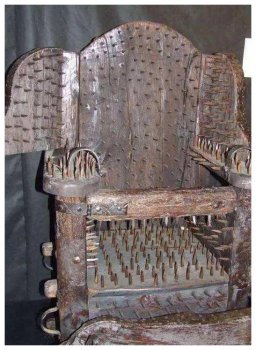 歐洲酷刑女巫的椅子真殘酷，不管你招不招供，到最后都是死路一條