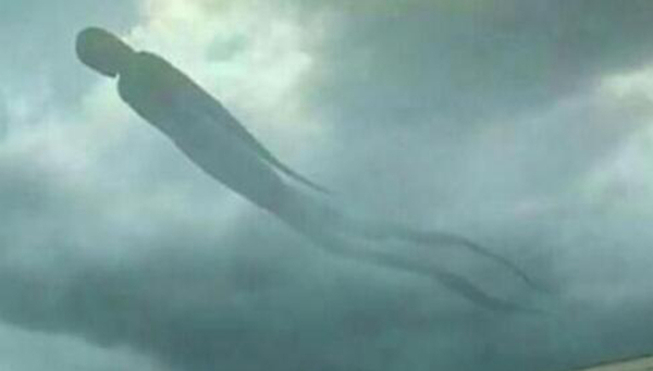 天空驚現死人圖，有人可能認為這個圖片是ps出來的