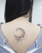 月亮紋身的忌諱
