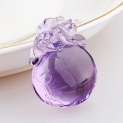 女生佩戴紫水晶的禁忌