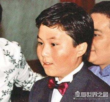 賭王何鴻燊最小兒子何猷佳,竟然是個先天智障兒(已被雪藏)