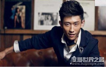 余罪大哥張一山身高只有165cm,但是演技卻能夠高人一籌