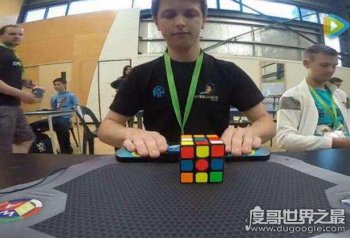 還原三階魔方世界紀錄保持者,菲神三階魔方破紀錄