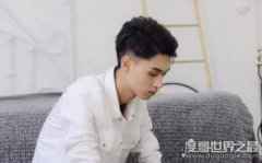 秦霄賢家境優越,是個開跑車上班的富二代