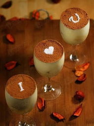 8寸提拉米蘇的配方，馬斯卡彭芝士500克，動淡奶油300ML，水150ML