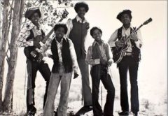 mj為什么那么火，因為他對音樂、舞蹈的貢獻以及備受關注的個人生活