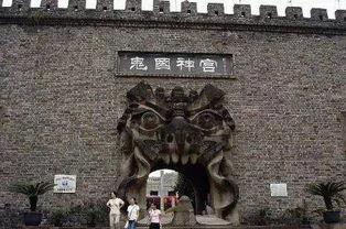 豐都鬼城的靈異事件，一個司機在半夜碰到一個詭異的女子