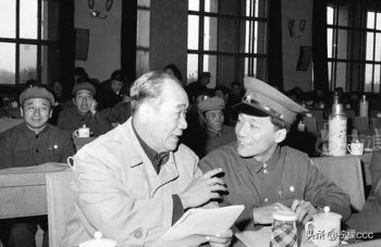 侯耀文師傅是誰啊，是跟侯寶林同輩的趙佩茹