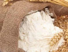 低筋面粉和普通面粉的區別，低筋面粉用軟質小麥普通面粉采用硬質小麥。