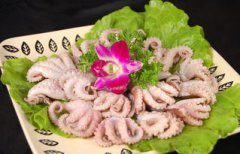 八爪魚吃什么, 吃瓣鰓類和甲殼類蝦、蟹等為食