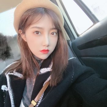 馮薪朵的家境如何,但是沒(méi)有具體有關(guān)于她父母家境情況的具體傳聞出現(xiàn)