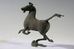 哪個朝代的古董最值錢，東漢的馬踏飛燕