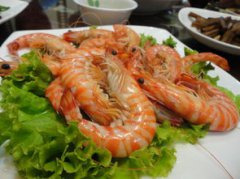 基圍蝦吃什么，吃水中的浮游生物