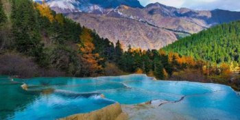 好玩的景點有哪些地方，九寨溝是個佳景薈萃、神妙奇幻的風(fēng)光明珠