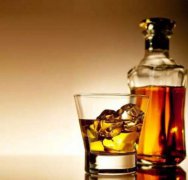 威士忌是什么酒，一種由大麥等谷物釀制的烈性蒸餾酒