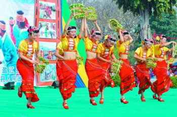 德昂族的傳統節日,潑水節是德昂族一年一度的傳統佳節