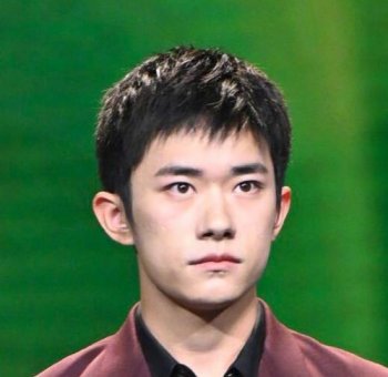 易烊千璽多大了真實(shí)年齡，真實(shí)年齡20歲