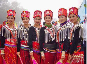 景頗族的傳統節日風俗,客人進家無論認識與否主人都會招待食宿