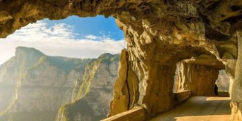 河南掛壁公路在哪里，輝縣沙窯鄉郭亮村高居懸崖頂端的位置