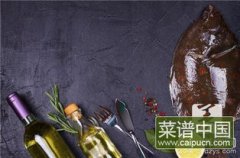 比目魚(yú)和多寶魚(yú)的區(qū)別，多寶魚(yú)是比目魚(yú)中的一種