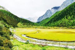 稻城亞丁在哪個省，位于四川甘孜州稻城縣日瓦鄉境內