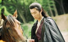 竇驍家境如何，應該很不錯的十歲跟隨父母移民加拿大