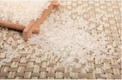 米象怎么徹底消滅干凈，將大米袋子打開將洗衣粉撒在角落里