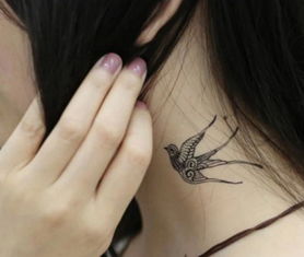 紋身是什么感覺，感覺上是有點像抓搔或是針刺