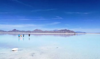 蘇格拉底蘋果的故事，一次在課堂上蘇格拉底拿出一個蘋果