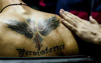 薛皓文后背紋身是什么,是一副水墨畫